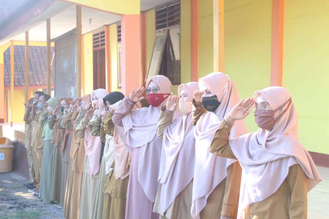 Upacara Bendera Perdana Tahun Pelajaran 2021/2022